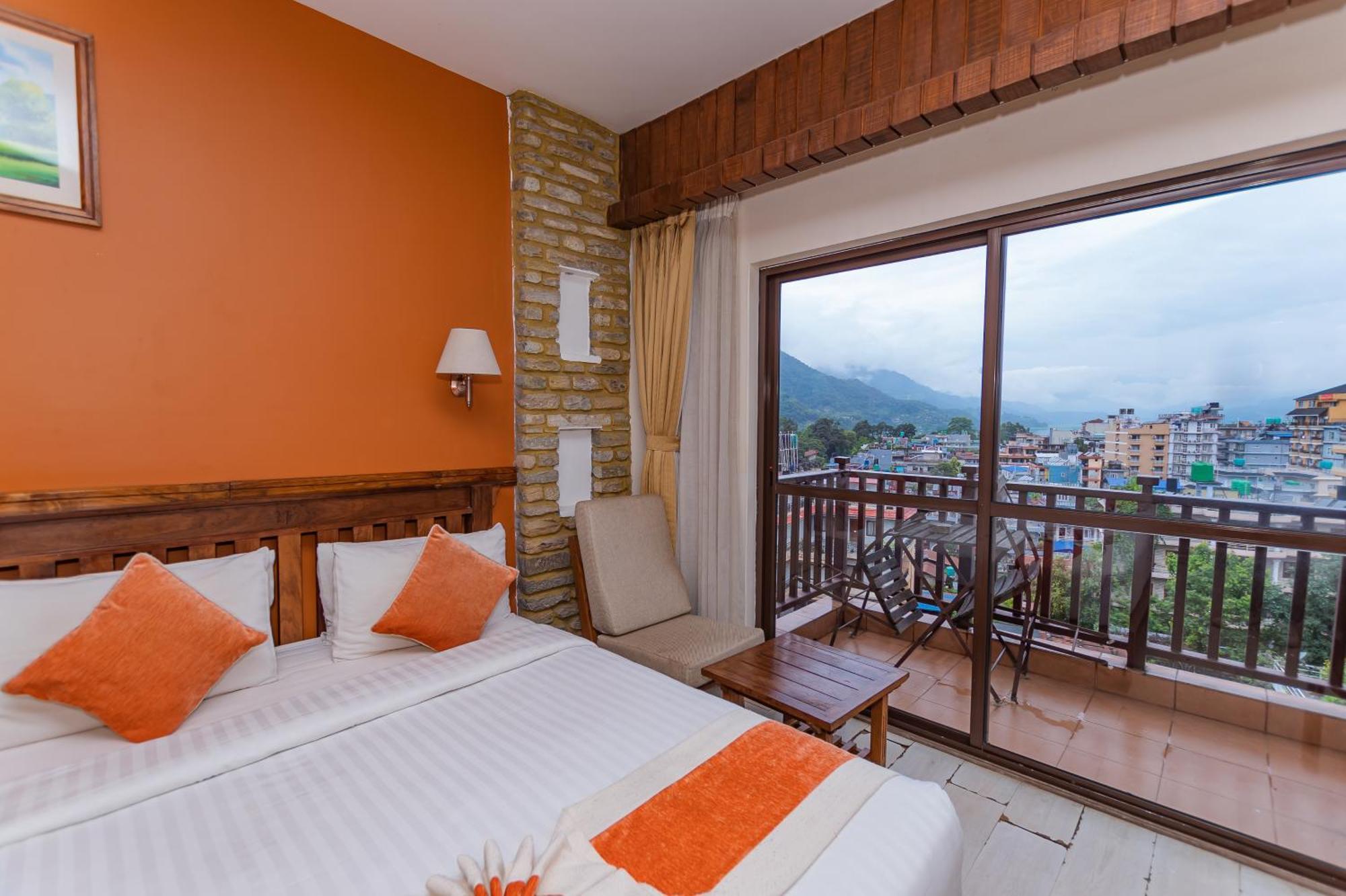 Hotel Pokhara Batika Exterior foto
