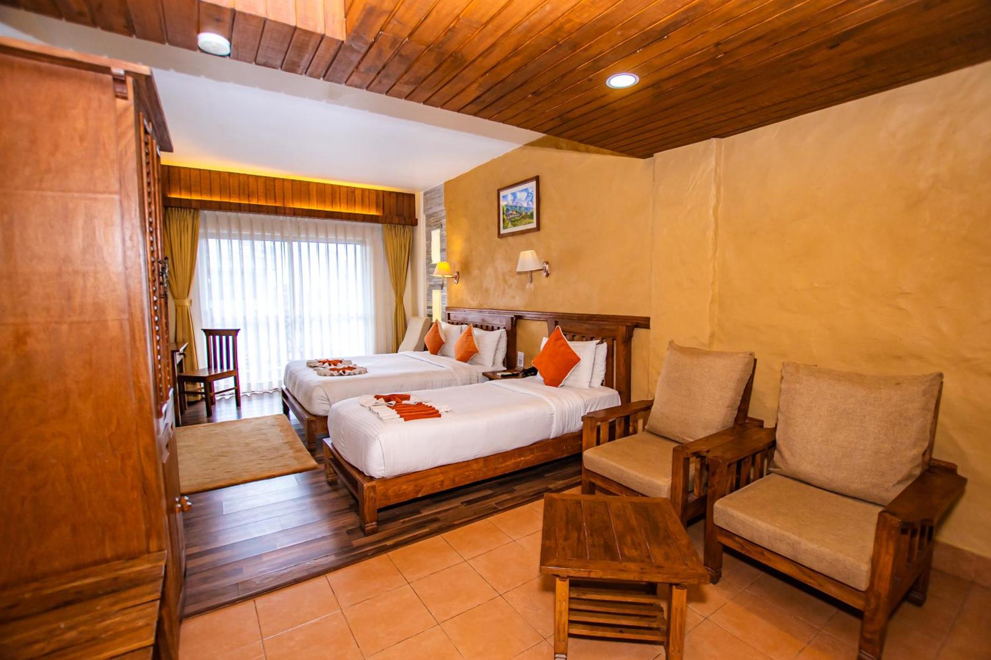 Hotel Pokhara Batika Exterior foto
