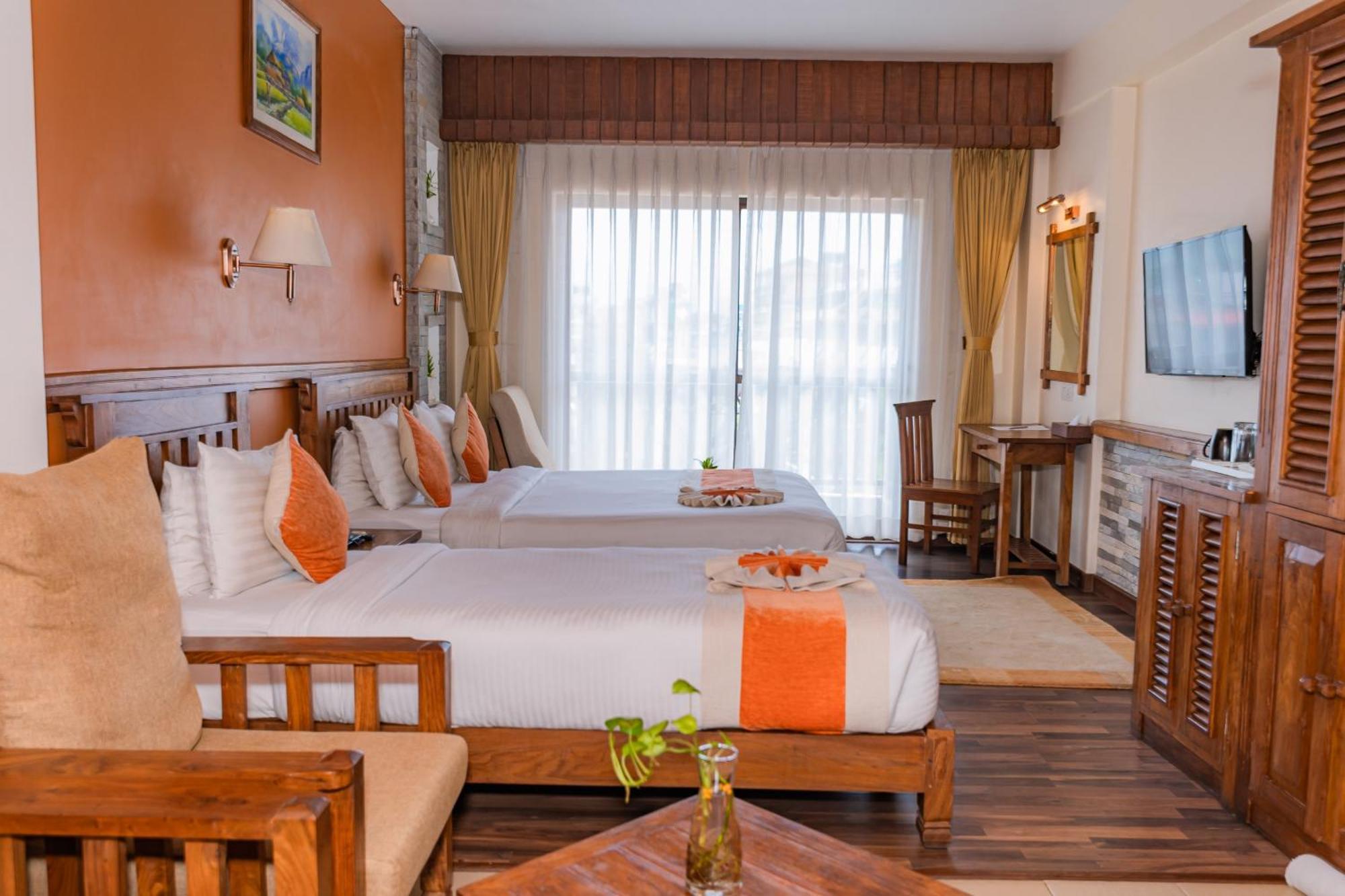 Hotel Pokhara Batika Exterior foto